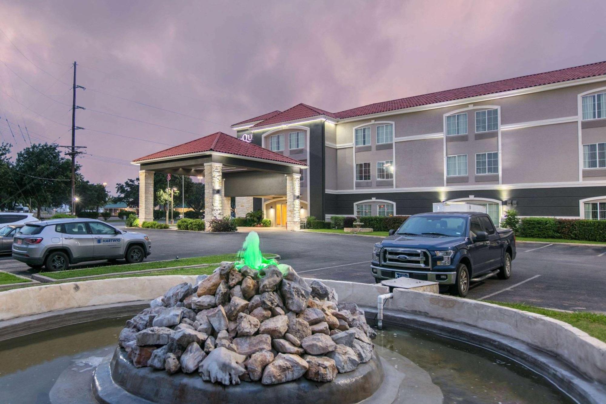 Hotel La Quinta By Wyndham Fredericksburg Extérieur photo